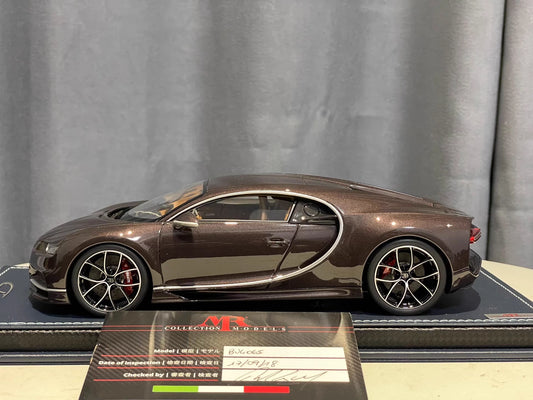 MR Collection Models 1/18 Bugatti Chiron · Exposed Carbon