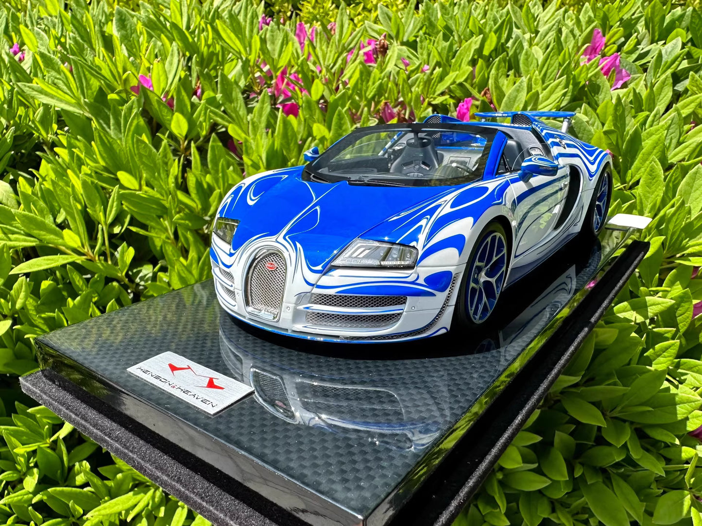 HH 1/18 Bugatti Veyron Ceramic Dragon Livery Blue/White Resin Model
