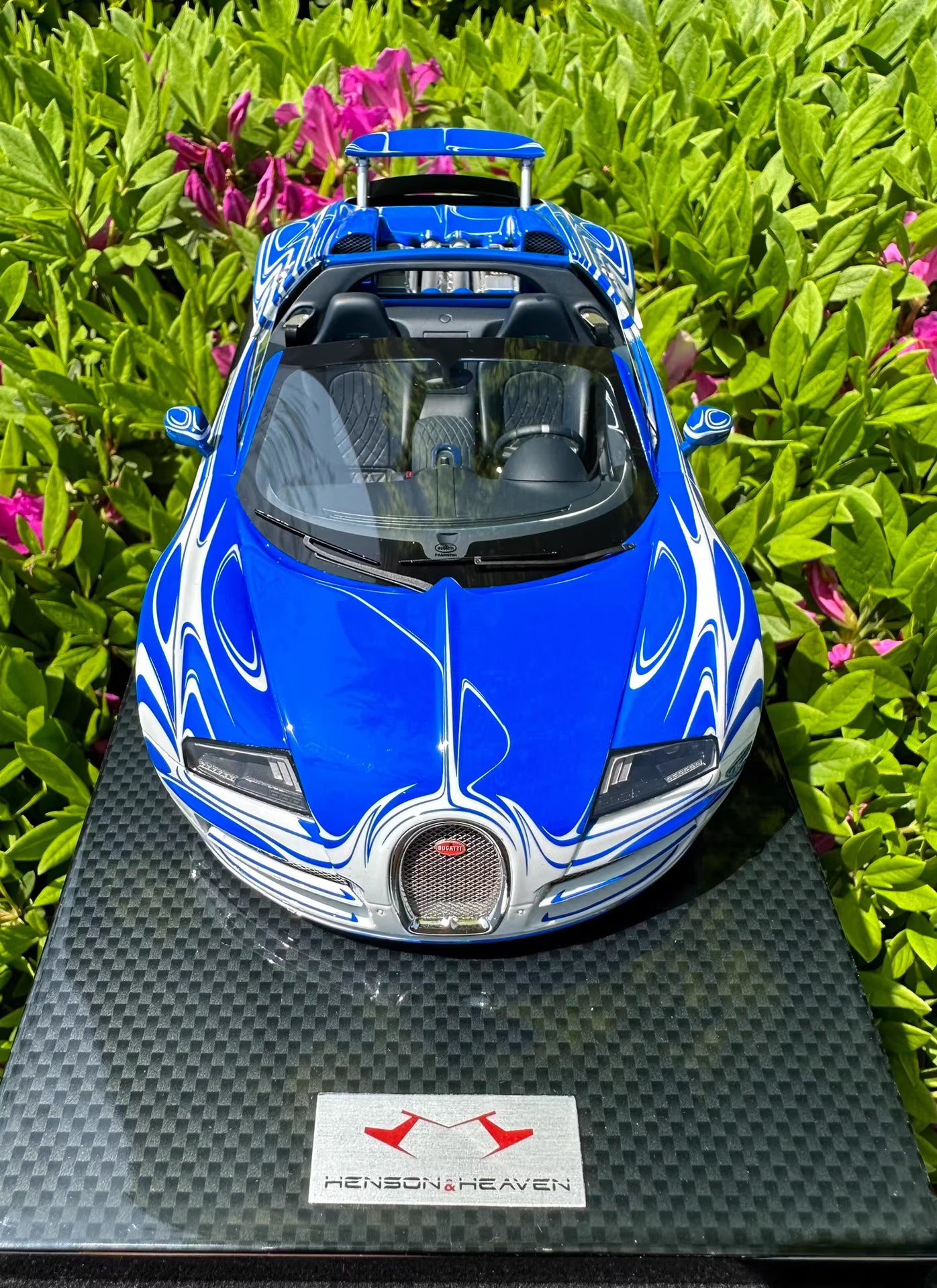 HH 1/18 Bugatti Veyron Ceramic Dragon Livery Blue/White Resin Model