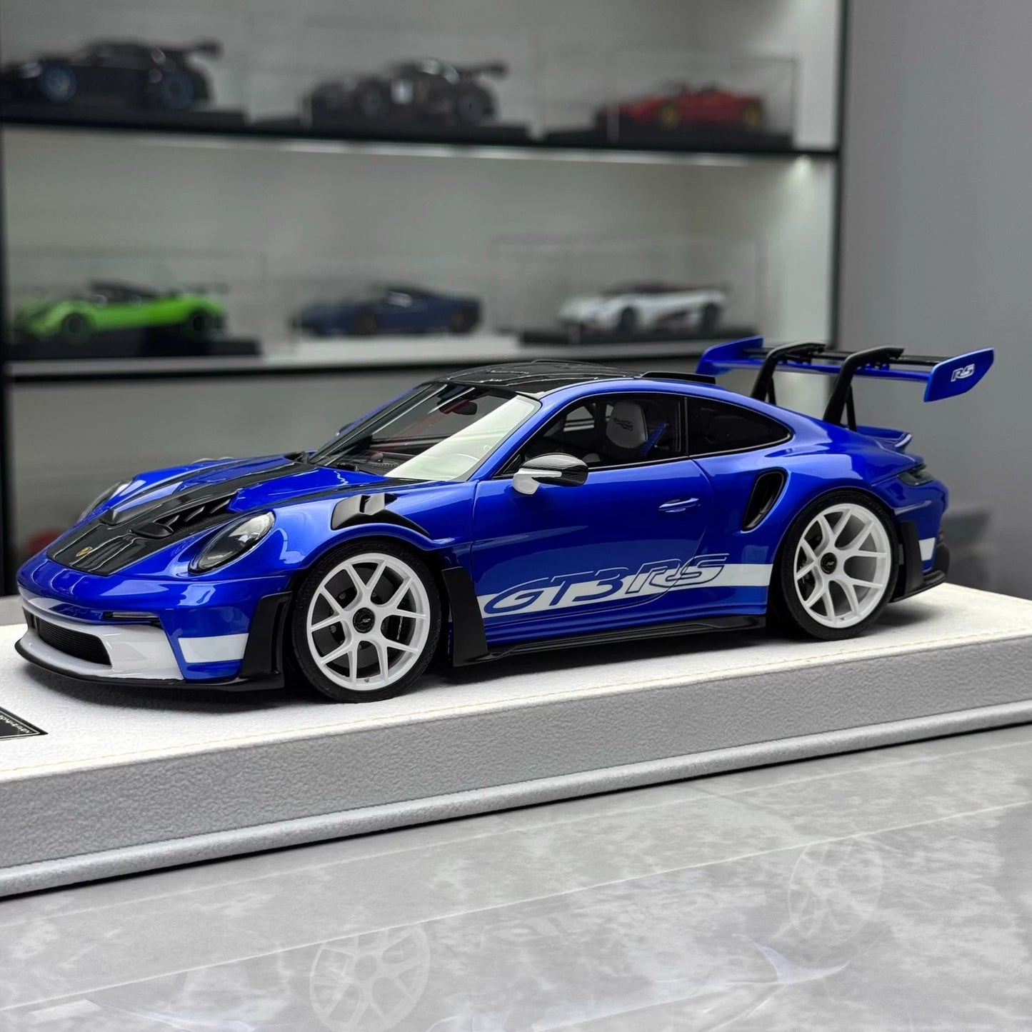 HH 1:18 Porsche 911 GT3 RS (992.1) Limited Resin Model · Blue/Black Hood · White Wheels
