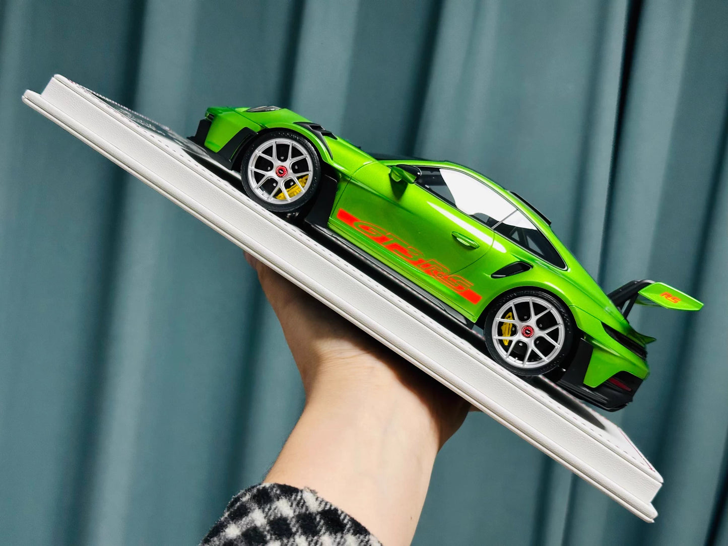 Davis & Giovanni 1/18 Porsche 911 GT3 RS 992.1 AW Green | Limited 12