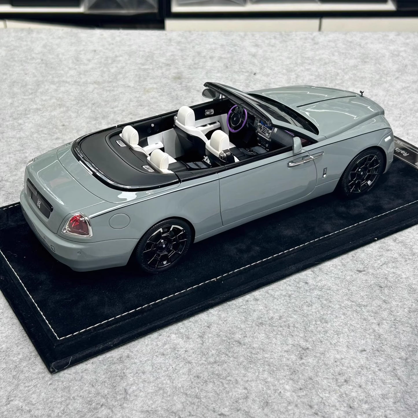 HH 1:18 Rolls-Royce Dawn Black Badge Limited Collectible Model · Silver Grey · Convertible