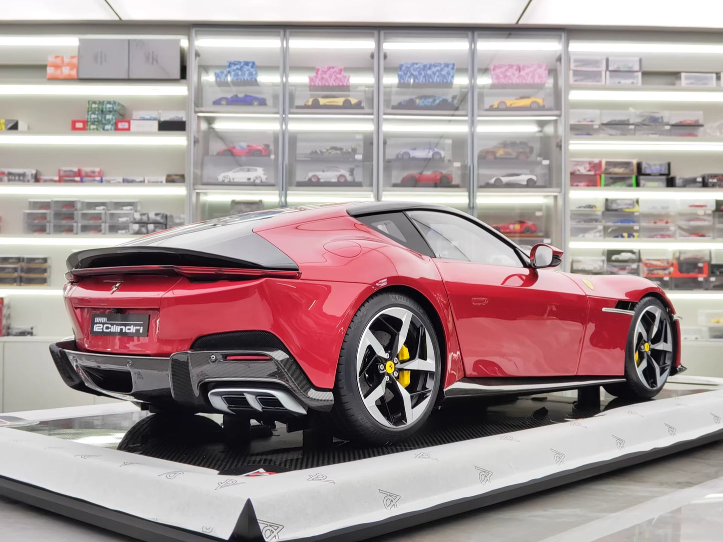 Amalgam 1/8 Ferrari 12 Cilindri – Red Coupe Model | Air Shipping from China