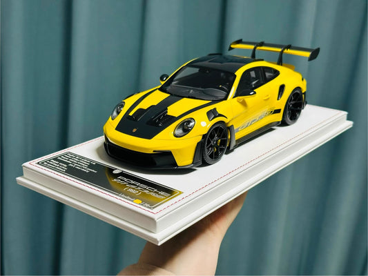 Davis & Giovanni 1/18 Porsche 911 GT3 RS 992.1 Racing Yellow Carbon