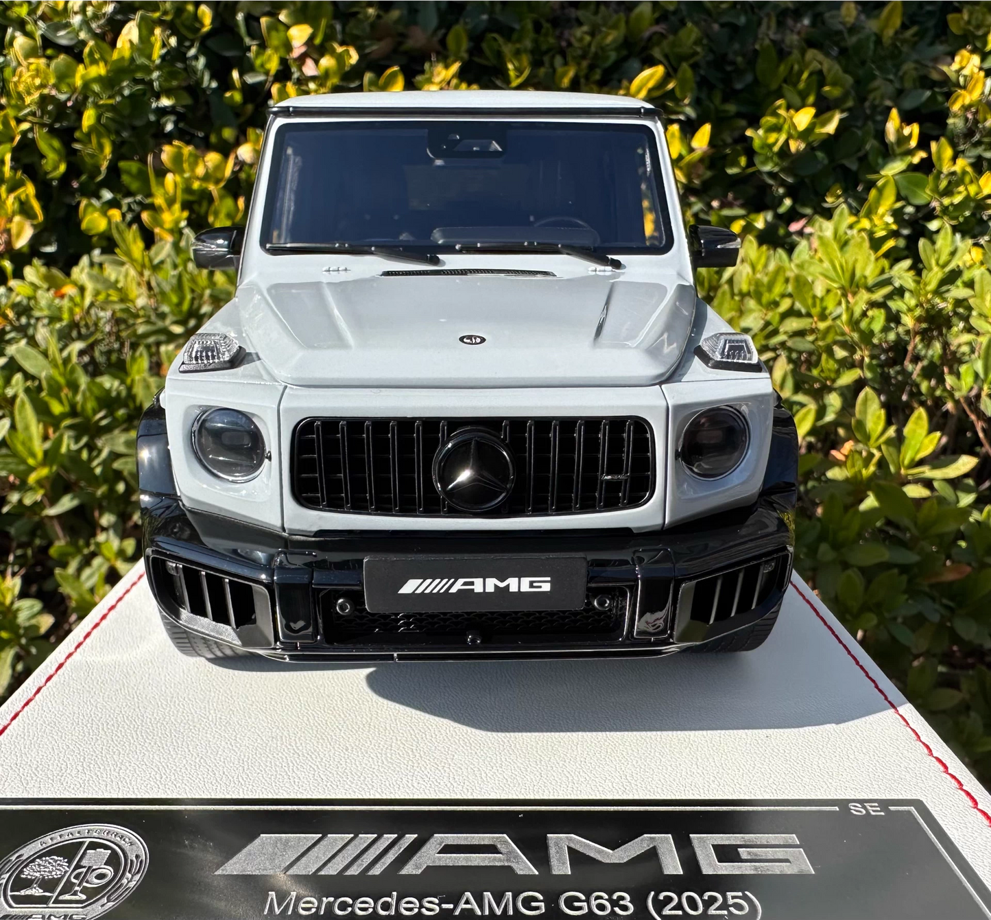 Dino Model 1/18 Mercedes-AMG G63 AMG Cement Grey Resin Model