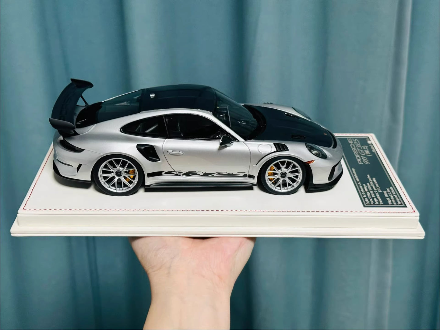 Davis & Giovanni 1/18 Porsche 911 GT3 RS 991.2 GT Silver Weissach Carbon Hood