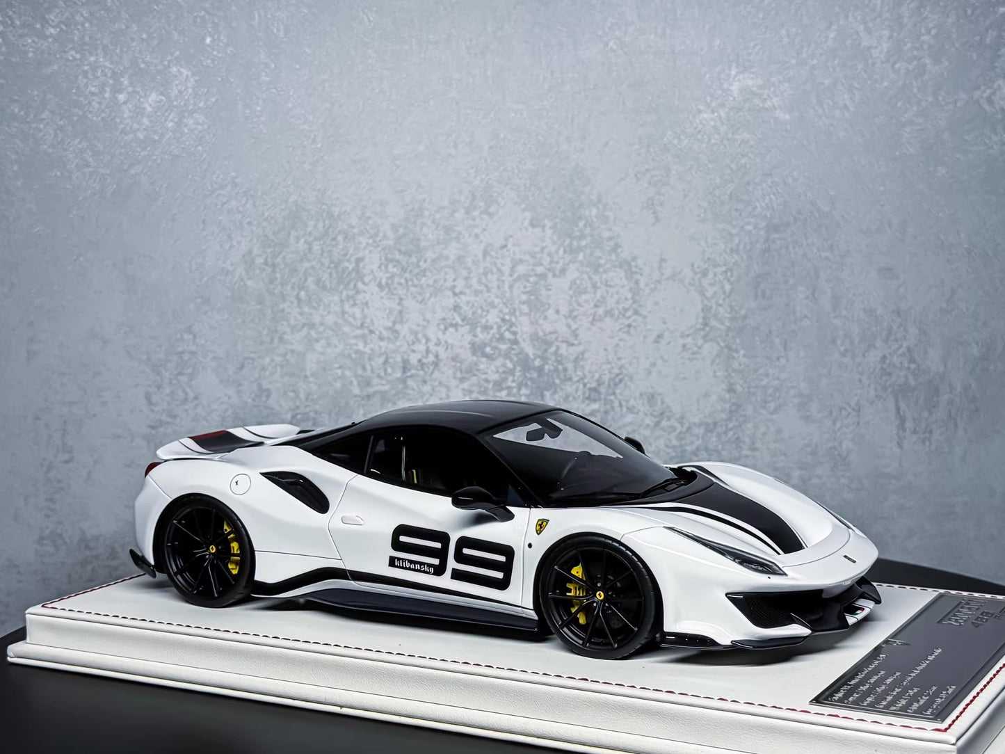 Davis & Giovanni 1/18 Ferrari 488 Pista Artist Edition No.99 White/Black Limited 30