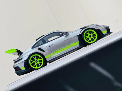 Davis & Giovanni 1/18 Porsche 911 GT3 RS 992.1 GT Silver Acid Green Wheels
