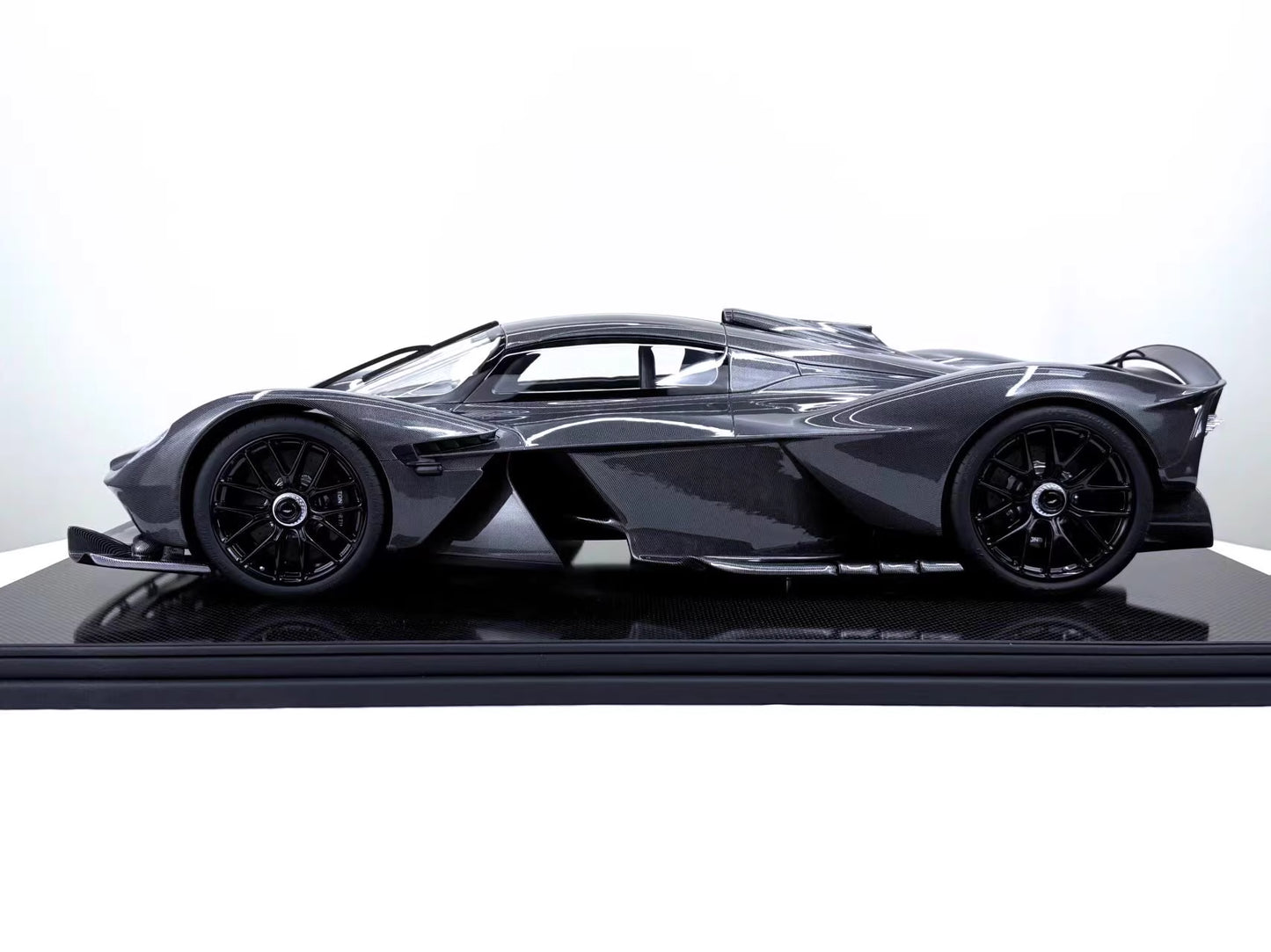 Frontiart 1/8 Aston Martin Valkyrie – Full Carbon Edition Model | Air Shipping from China