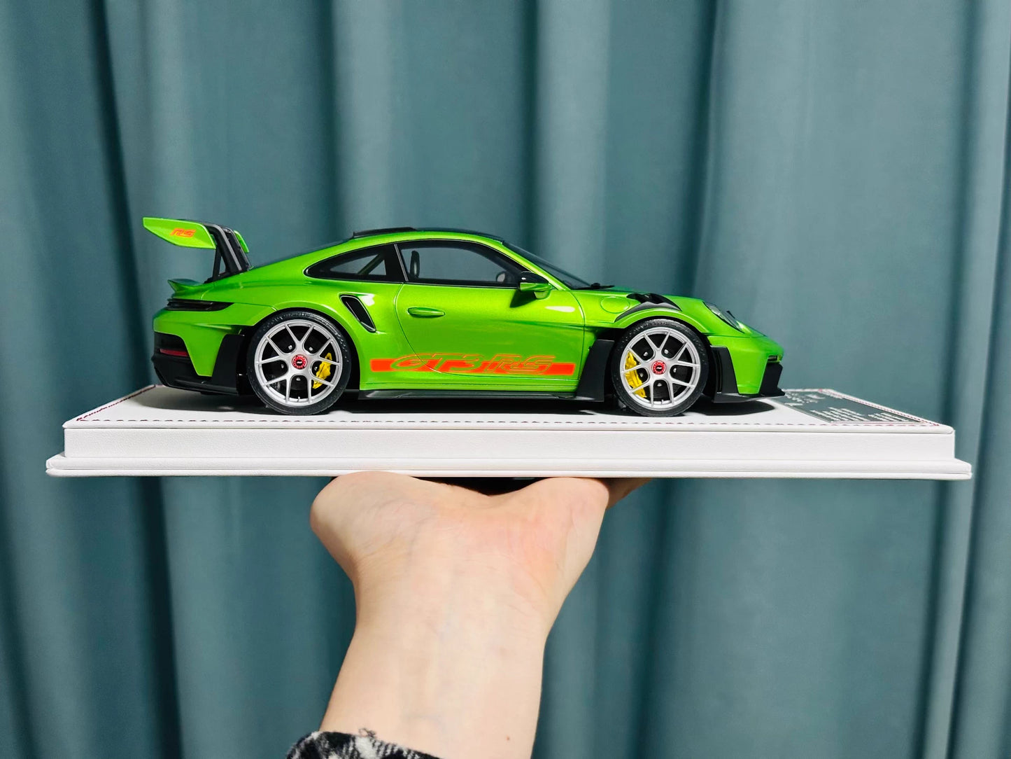 Davis & Giovanni 1/18 Porsche 911 GT3 RS 992.1 AW Green | Limited 12