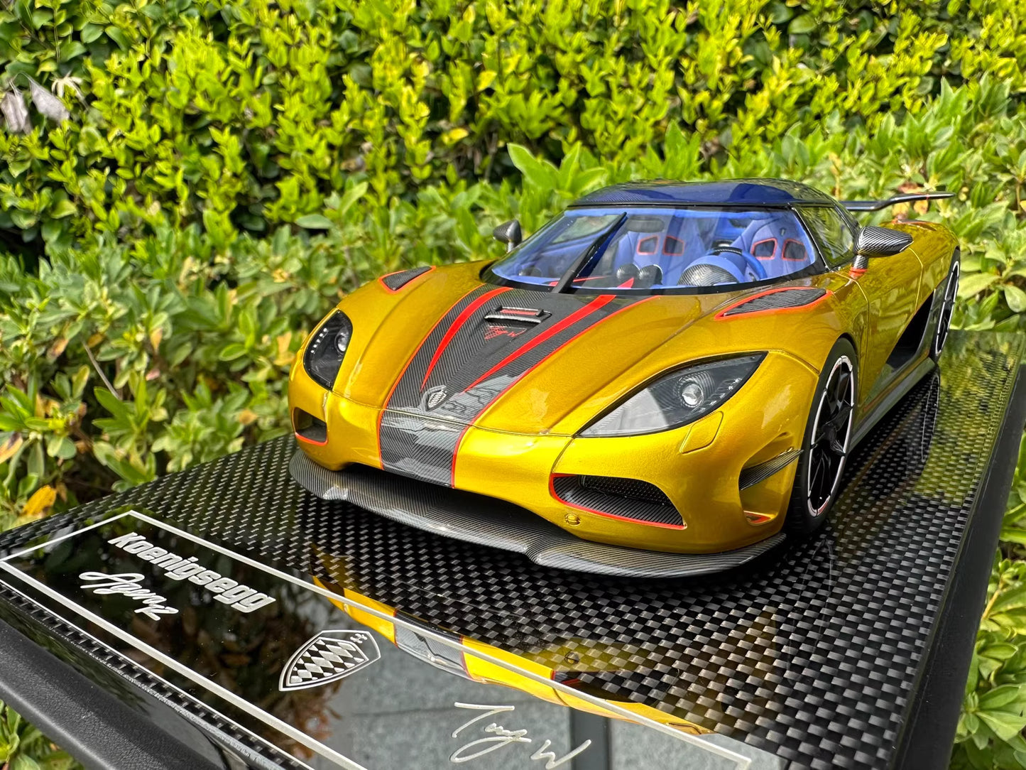 Frontiart 1/18 Koenigsegg Agera R Gold/Carbon Stripes Resin Model