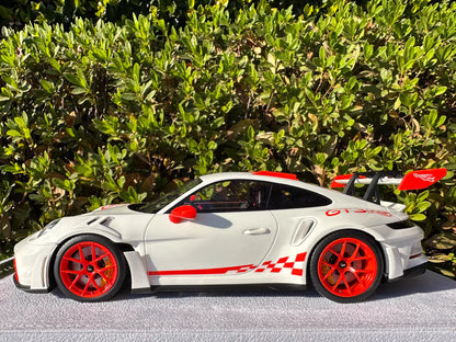 FuelMe 1/18 Porsche 911 GT3 RS (992) White / Red Resin Model