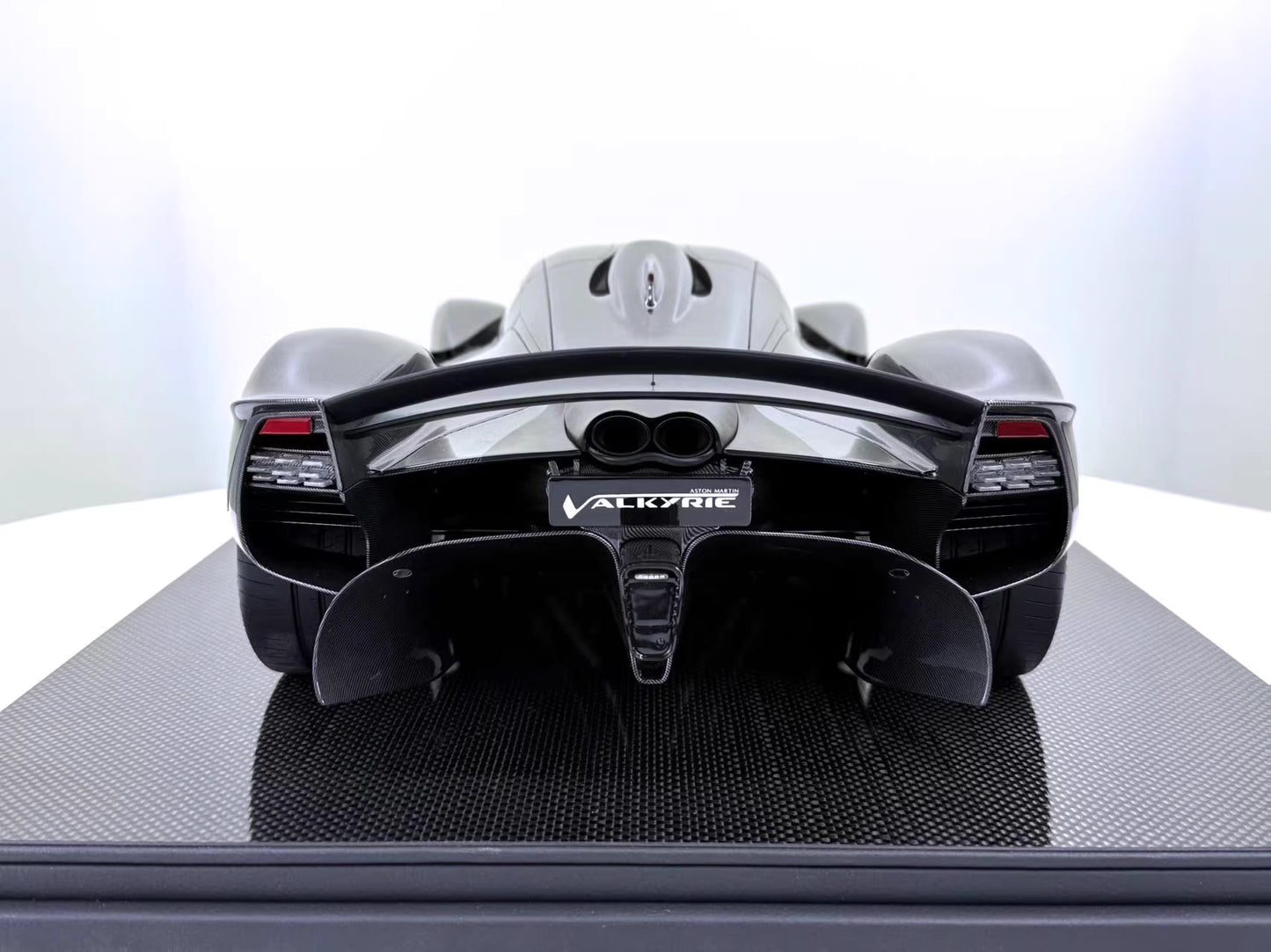 Frontiart 1/8 Aston Martin Valkyrie – Full Carbon Edition Model | Air Shipping from China