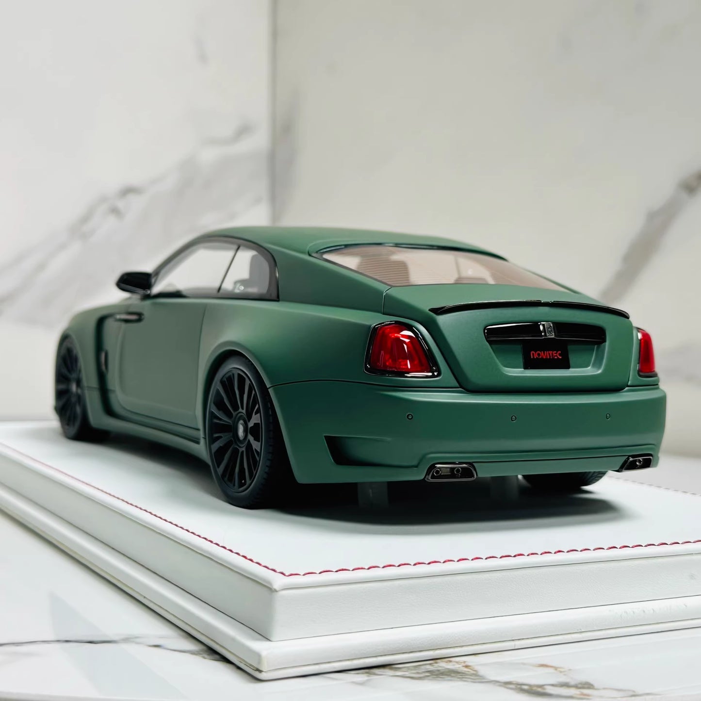 Davis & Giovanni 1/18 Rolls-Royce Wraith Matte Green Resin Model