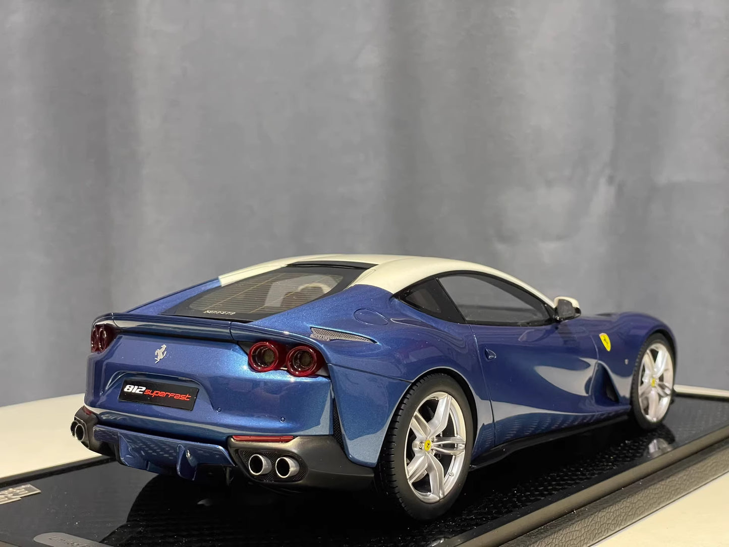 BBR 1/18 Ferrari 812 Superfast · Metallic Blue with White Roof