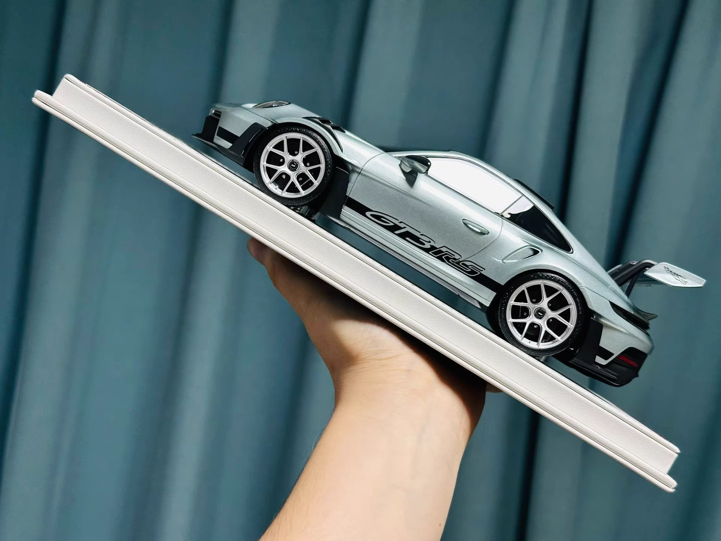 Davis & Giovanni 1/18 Porsche 911 GT3 RS 992.1 PTS Metallic Grey Green | LE 6