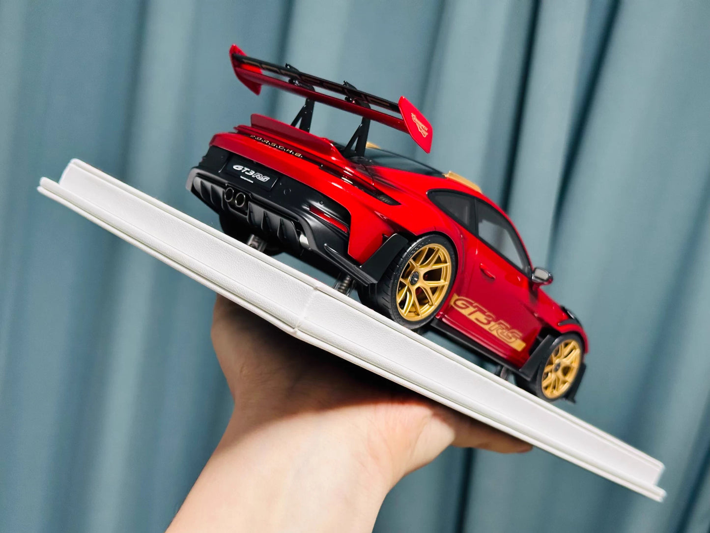 Davis & Giovanni 1/18 Porsche 911 GT3 RS 992.1 Magma Red Weissach Gold Wheels Limited 8 pcs