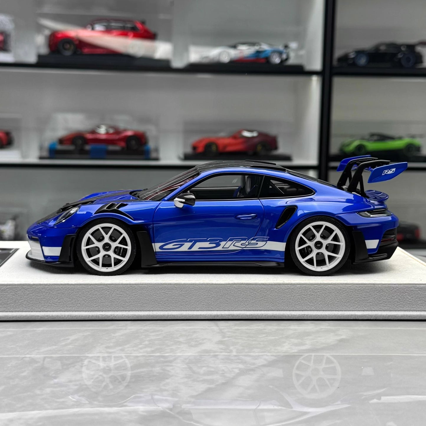 HH 1:18 Porsche 911 GT3 RS (992.1) Limited Resin Model · Blue/Black Hood · White Wheels
