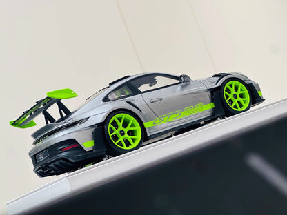 Davis & Giovanni 1/18 Porsche 911 GT3 RS 992.1 GT Silver Acid Green Wheels