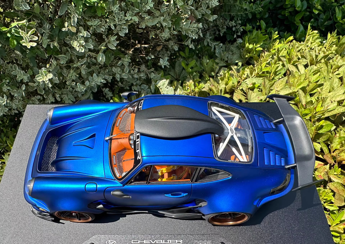 DreamWalkers 1/18 Porsche 911 “Chevalier D995” Blue Resin Model (Orange Interior)