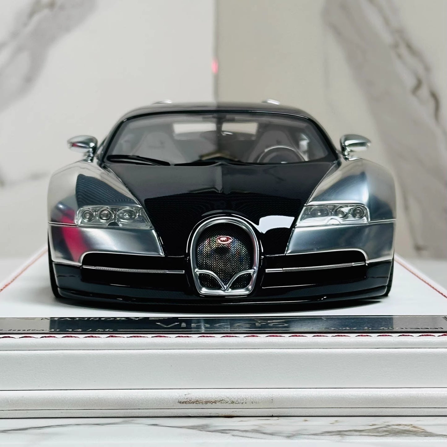 Davis & Giovanni 1/18 Bugatti Veyron Vincero Mansory Black/Carbon Silver Resin