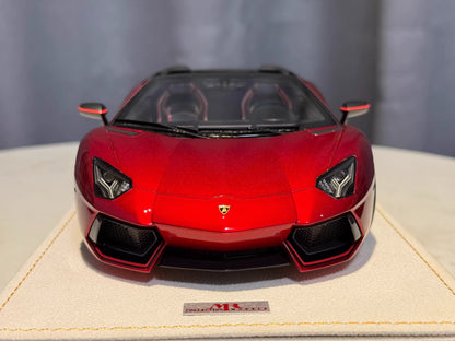 MR Collection Models 1/18 Lamborghini Aventador LP700-4 Roadster · Metallic Red