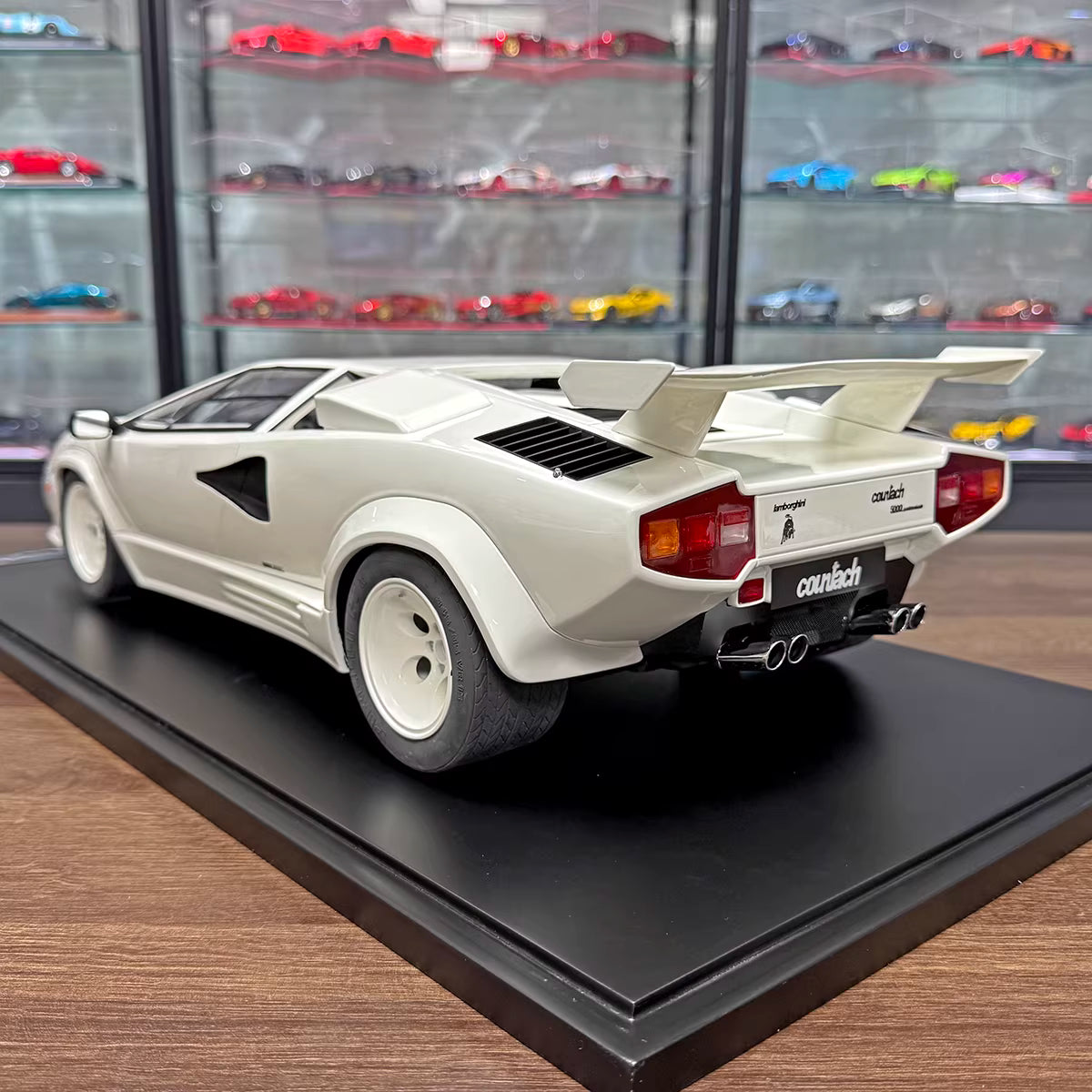 GT Spirit 1/8 Lamborghini Countach LP5000 QV Resin Model, Classic White, Limited Edition