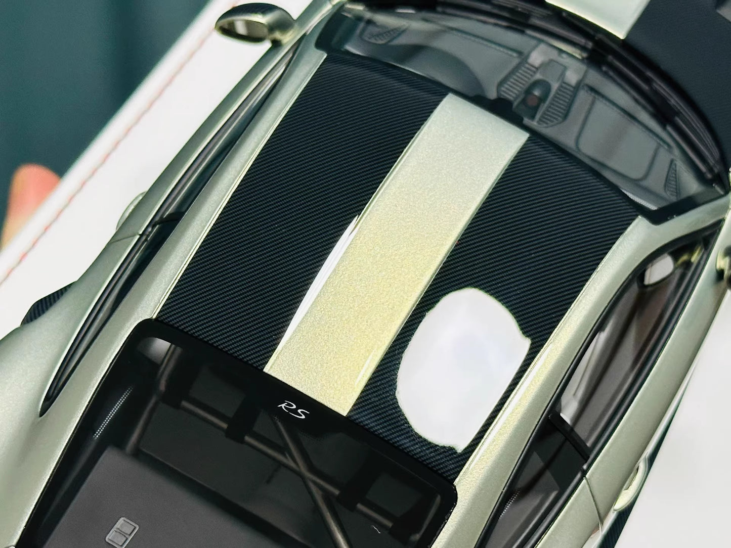Davis & Giovanni 1/18 Porsche 911 GT2 RS MR 991 Urban Bamboo Carbon Stripe