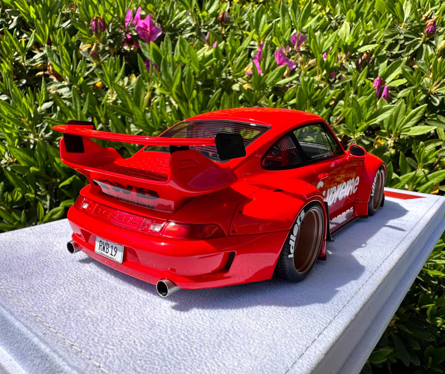 FuelMe 1/18 Porsche 911 (993) RWB “Medusa” Supreme – Red Resin Model