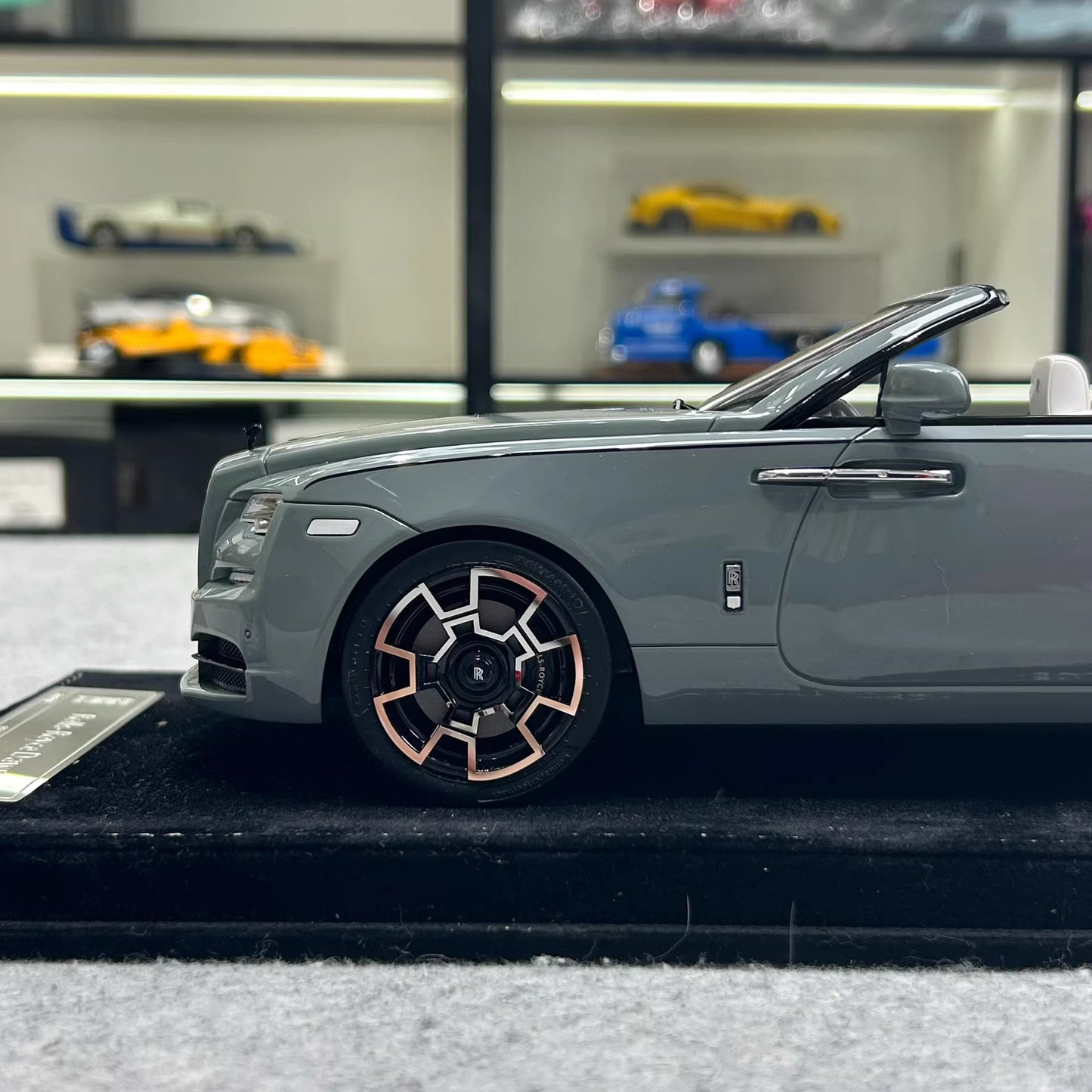 HH 1:18 Rolls-Royce Dawn Black Badge Limited Collectible Model · Silver Grey · Convertible