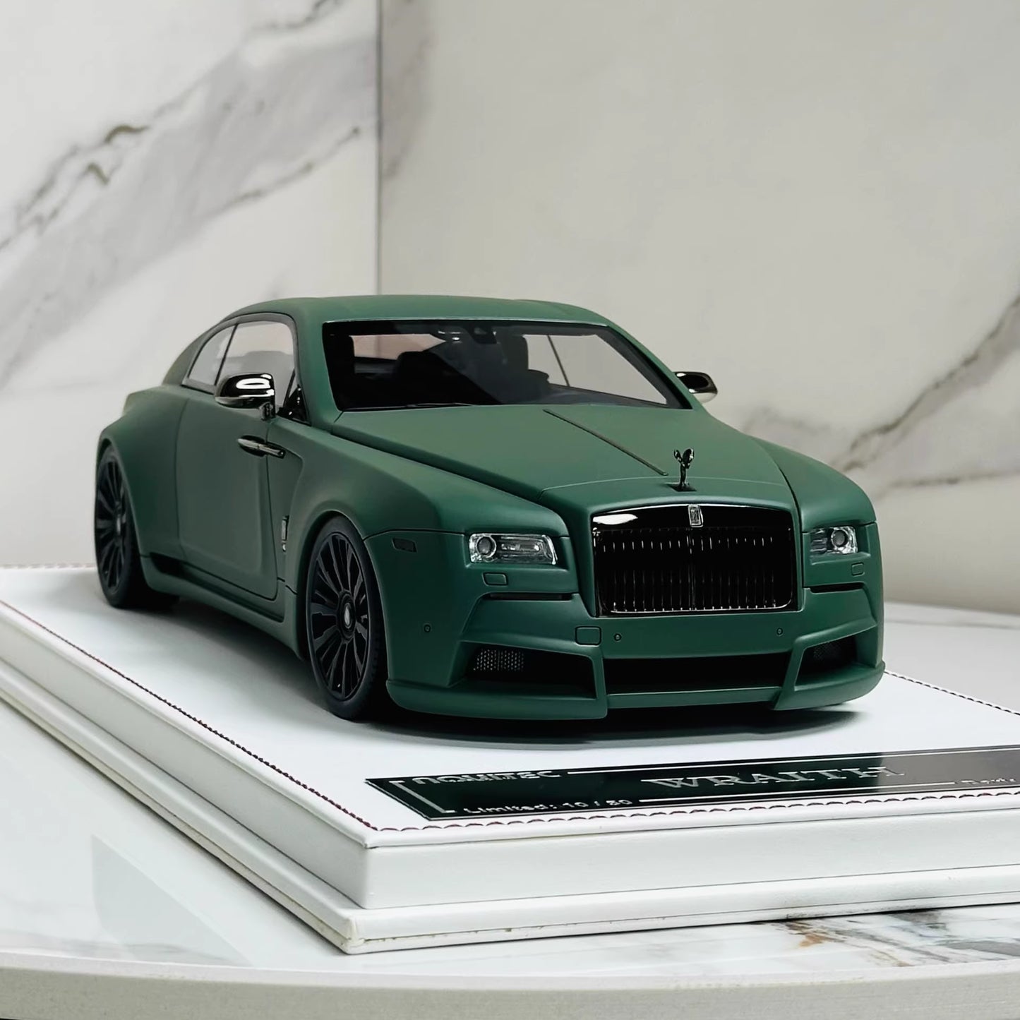 Davis & Giovanni 1/18 Rolls-Royce Wraith Matte Green Resin Model