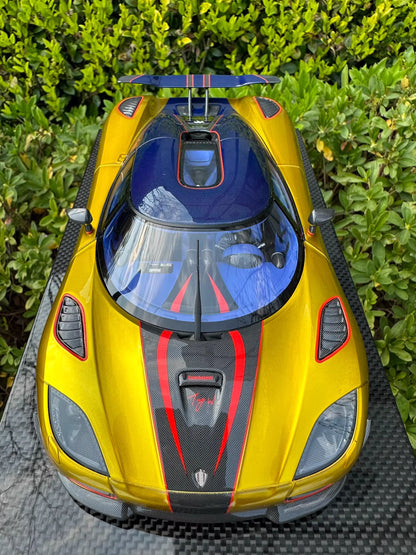 Frontiart 1/18 Koenigsegg Agera R Gold/Carbon Stripes Resin Model