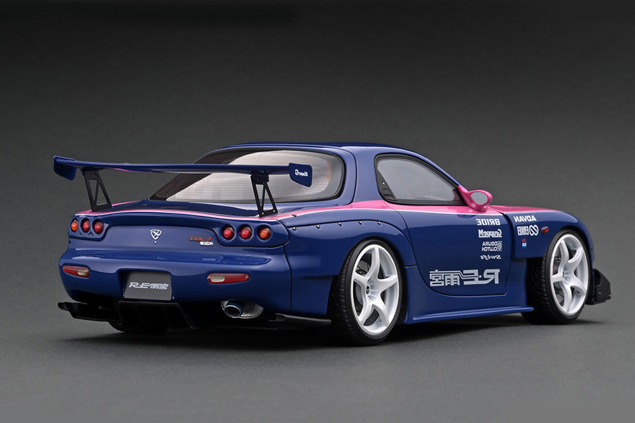 Ignition Model 1/18 Mazda RX-7 (FD3S) RE Amemiya Blue/Pink Figure Set IG2398